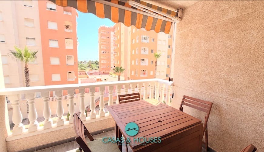Apartamento de 1 habitación en La Manga del Mar Menor en venta con piscina garaje - 150.000 € (Ref: 9979244)