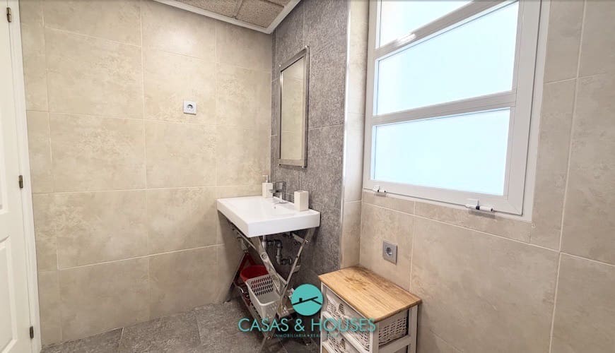 Apartamento de 1 habitación en La Manga del Mar Menor en venta con piscina garaje - 150.000 € (Ref: 9979244)
