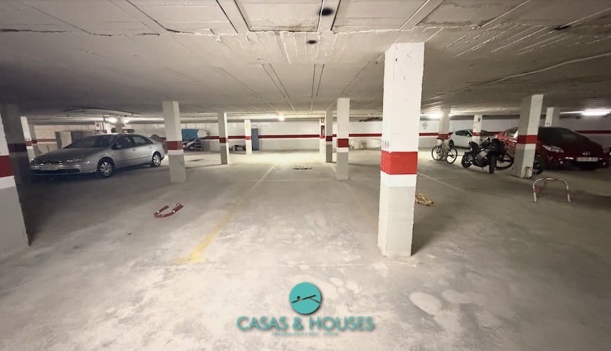 Apartamento de 1 habitación en La Manga del Mar Menor en venta con piscina garaje - 150.000 € (Ref: 9979244)