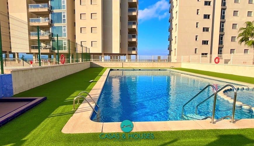 Apartamento de 1 habitación en La Manga del Mar Menor en venta con piscina garaje - 150.000 € (Ref: 9979244)