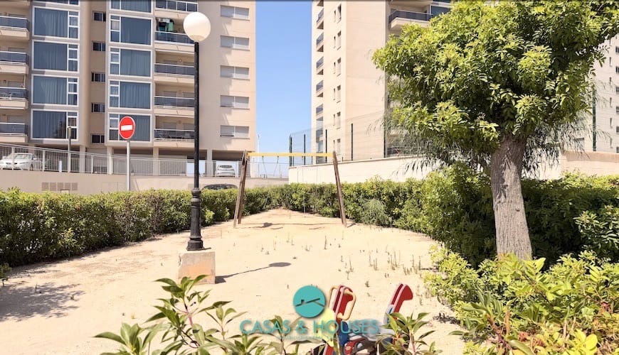 Apartamento de 1 habitación en La Manga del Mar Menor en venta con piscina garaje - 150.000 € (Ref: 9979244)