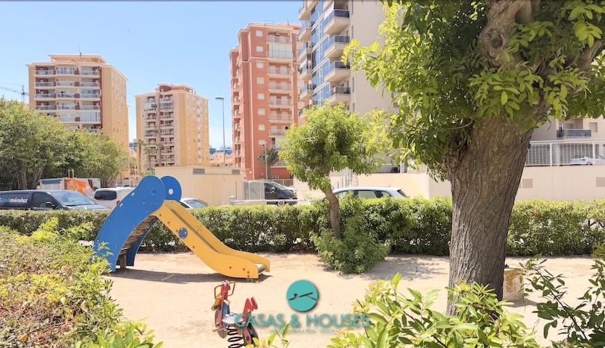 Apartamento de 1 habitación en La Manga del Mar Menor en venta con piscina garaje - 150.000 € (Ref: 9979244)