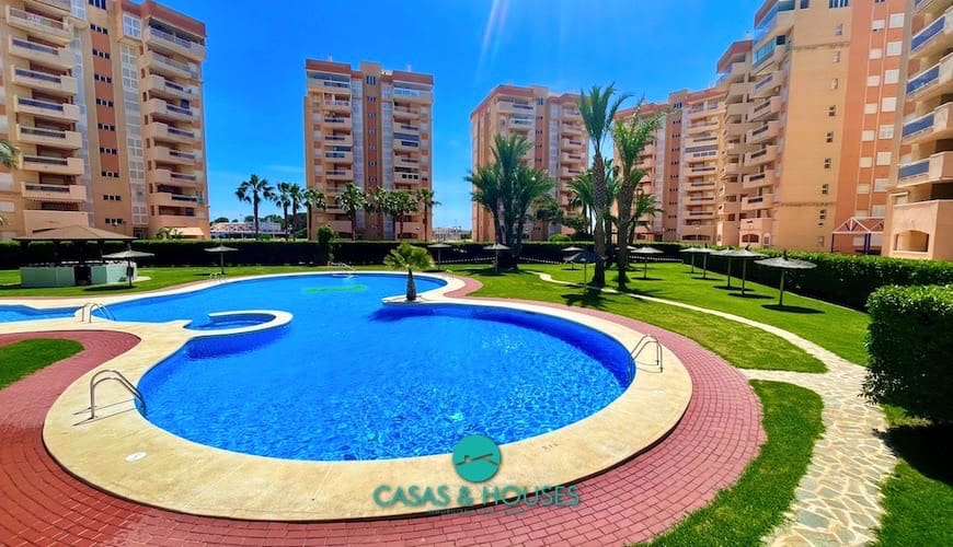 2 soveværelse Lejlighed til salg i La Manga del Mar Menor med swimmingpool - € 190.000 (Ref: 9981271)