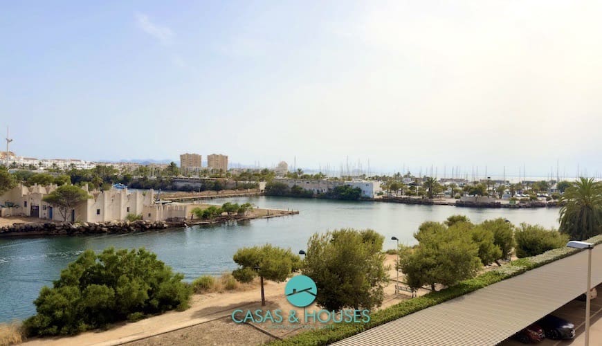 2 soveværelse Lejlighed til salg i La Manga del Mar Menor med swimmingpool - € 190.000 (Ref: 9981271)