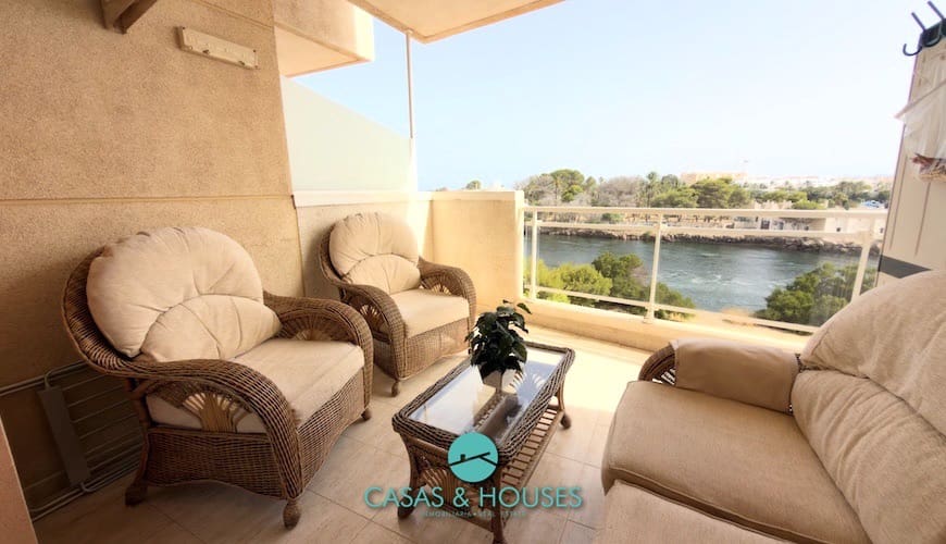 2 soveværelse Lejlighed til salg i La Manga del Mar Menor med swimmingpool - € 190.000 (Ref: 9981271)