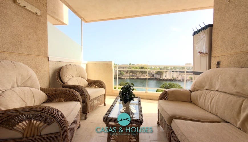 2 soveværelse Lejlighed til salg i La Manga del Mar Menor med swimmingpool - € 190.000 (Ref: 9981271)