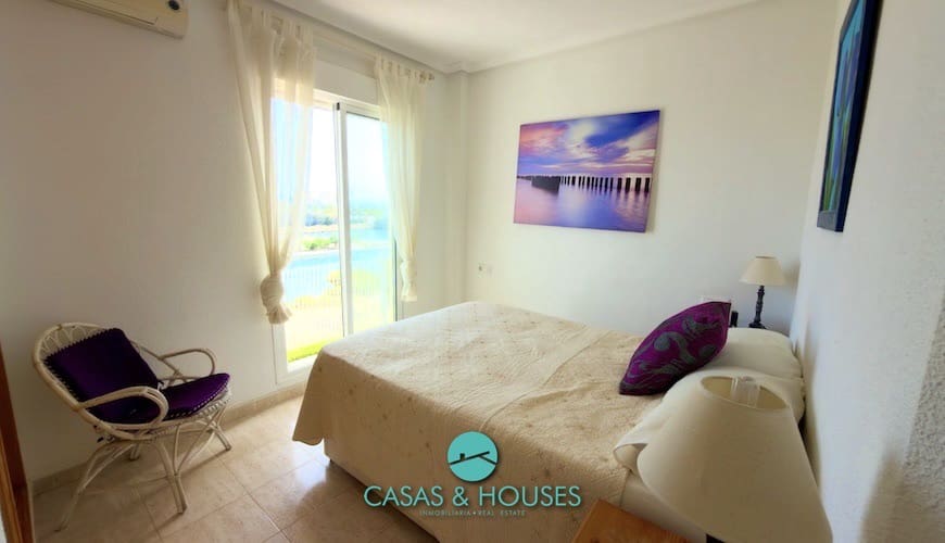 2 soveværelse Lejlighed til salg i La Manga del Mar Menor med swimmingpool - € 190.000 (Ref: 9981271)
