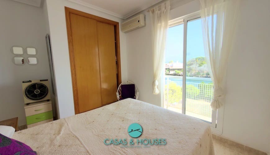 2 soveværelse Lejlighed til salg i La Manga del Mar Menor med swimmingpool - € 190.000 (Ref: 9981271)