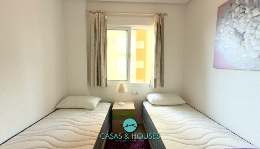 2 soveværelse Lejlighed til salg i La Manga del Mar Menor med swimmingpool - € 190.000 (Ref: 9981271)