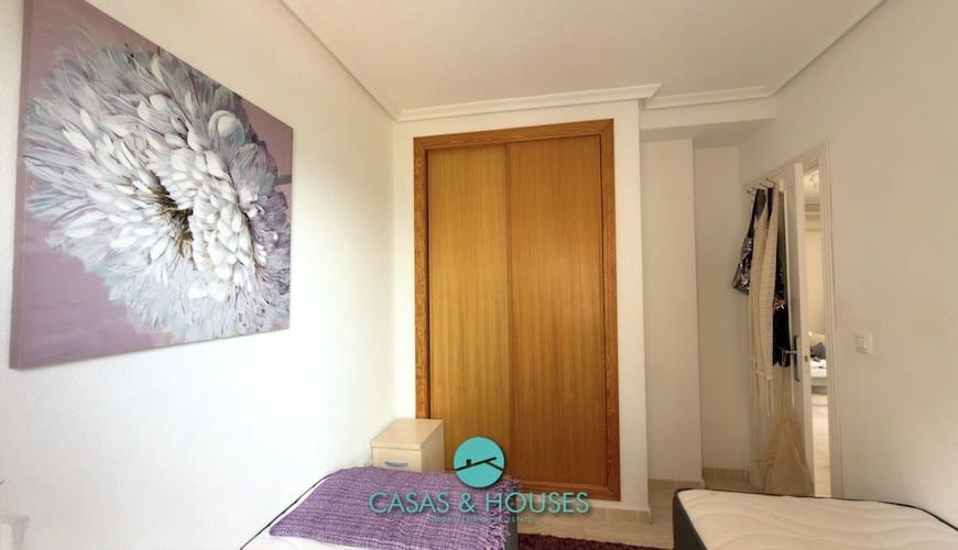 2 soveværelse Lejlighed til salg i La Manga del Mar Menor med swimmingpool - € 190.000 (Ref: 9981271)