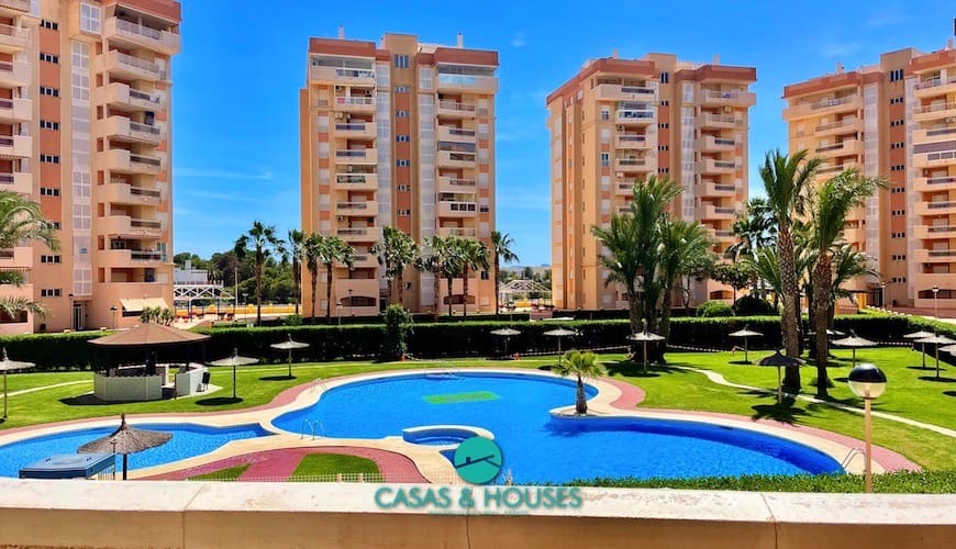 2 soveværelse Lejlighed til salg i La Manga del Mar Menor med swimmingpool - € 190.000 (Ref: 9981271)
