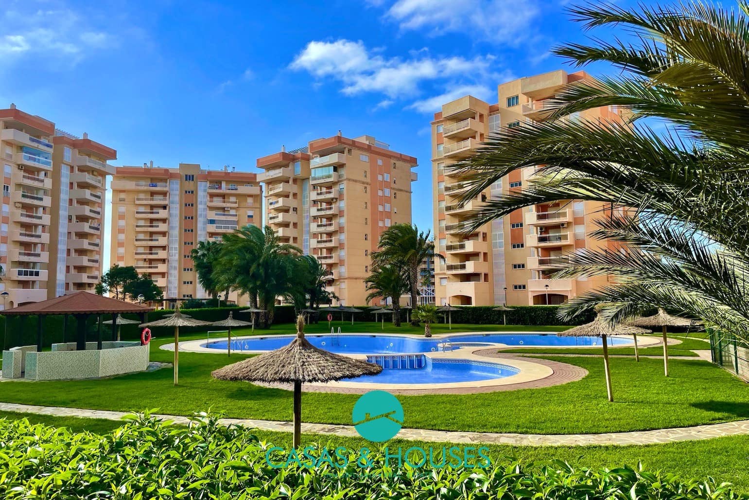 2 soveværelse Lejlighed til salg i La Manga del Mar Menor med swimmingpool - € 190.000 (Ref: 9981271)