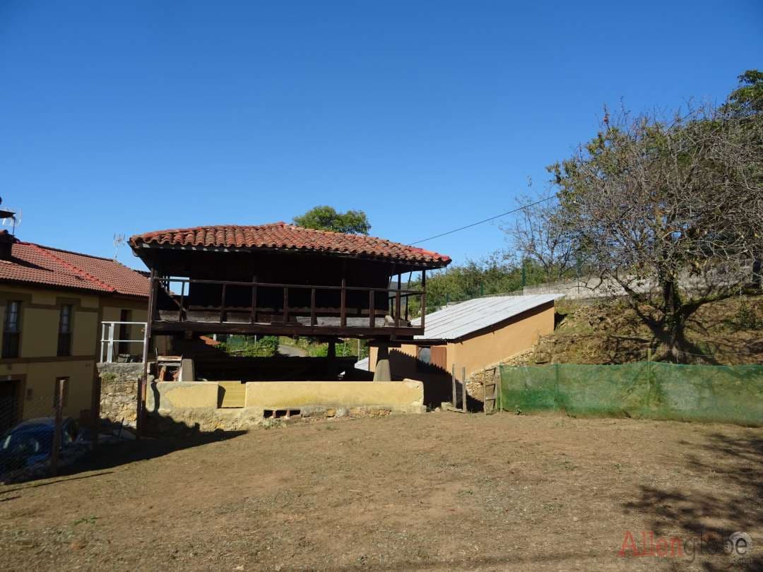 3 soveværelse Byhus til salg i Oviedo - € 70.000 (Ref: 8331946)