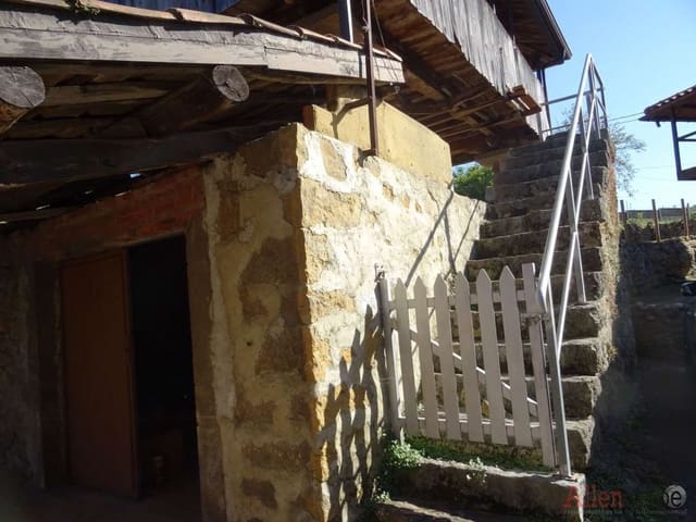 3 quarto Casa em Banda para venda em Oviedo - 70 000 € (Ref: 8331946)