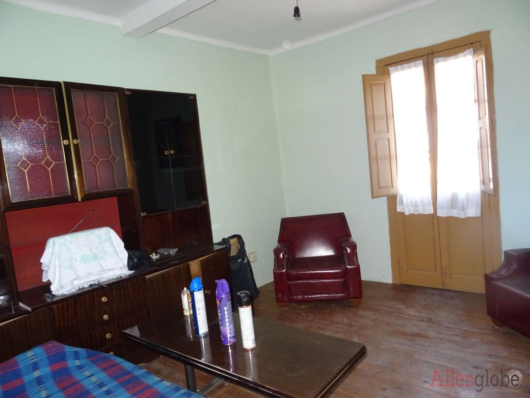 3 soveværelse Byhus til salg i Oviedo - € 70.000 (Ref: 8331946)