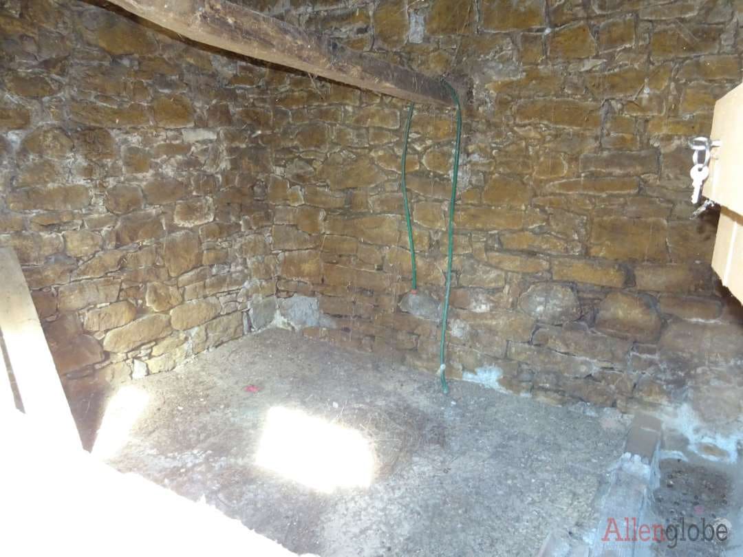 3 soveværelse Byhus til salg i Oviedo - € 70.000 (Ref: 8331946)