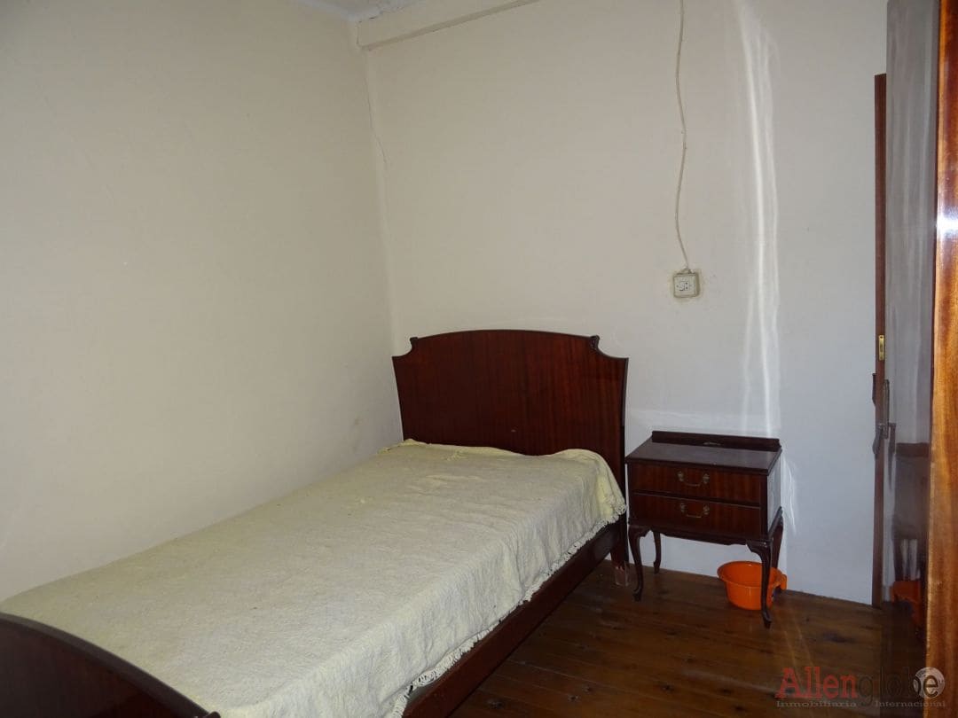 3 soveværelse Byhus til salg i Oviedo - € 70.000 (Ref: 8331946)