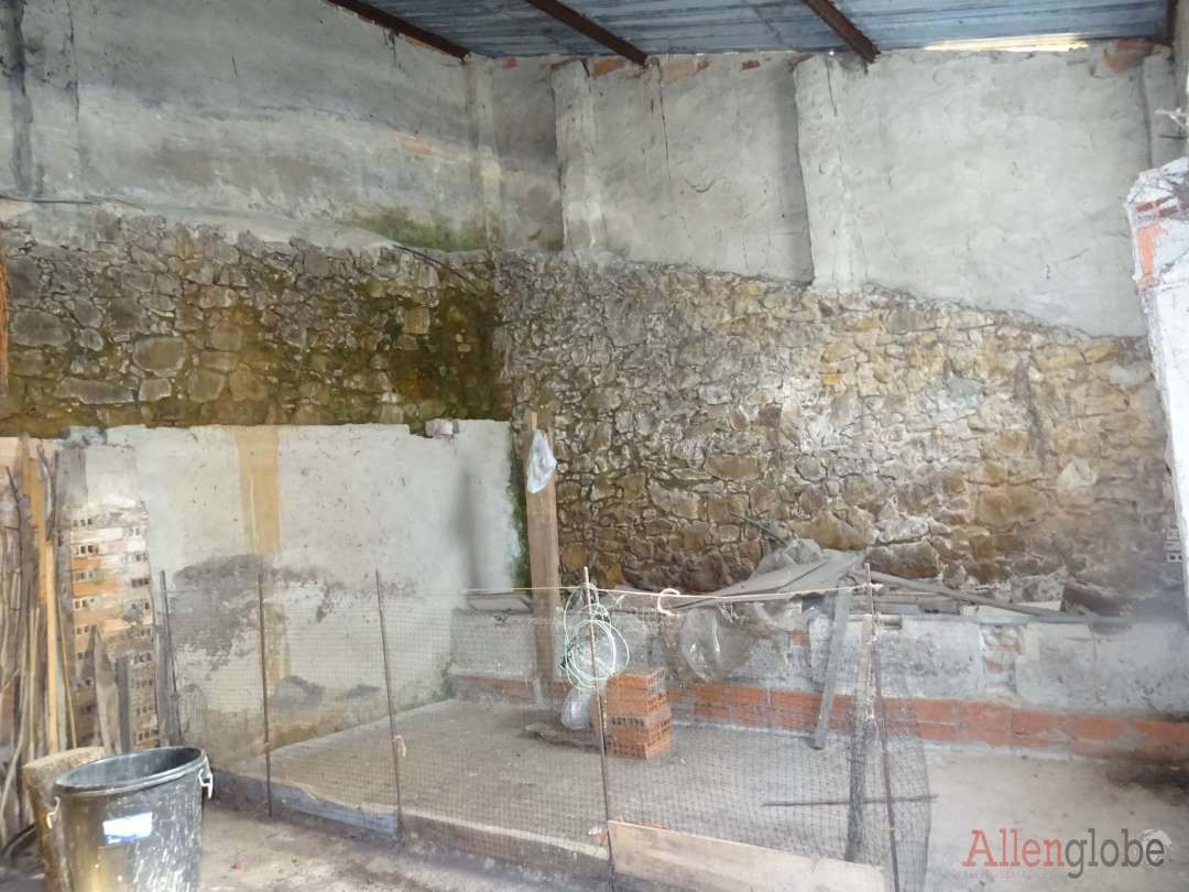 3 soveværelse Byhus til salg i Oviedo - € 70.000 (Ref: 8331946)