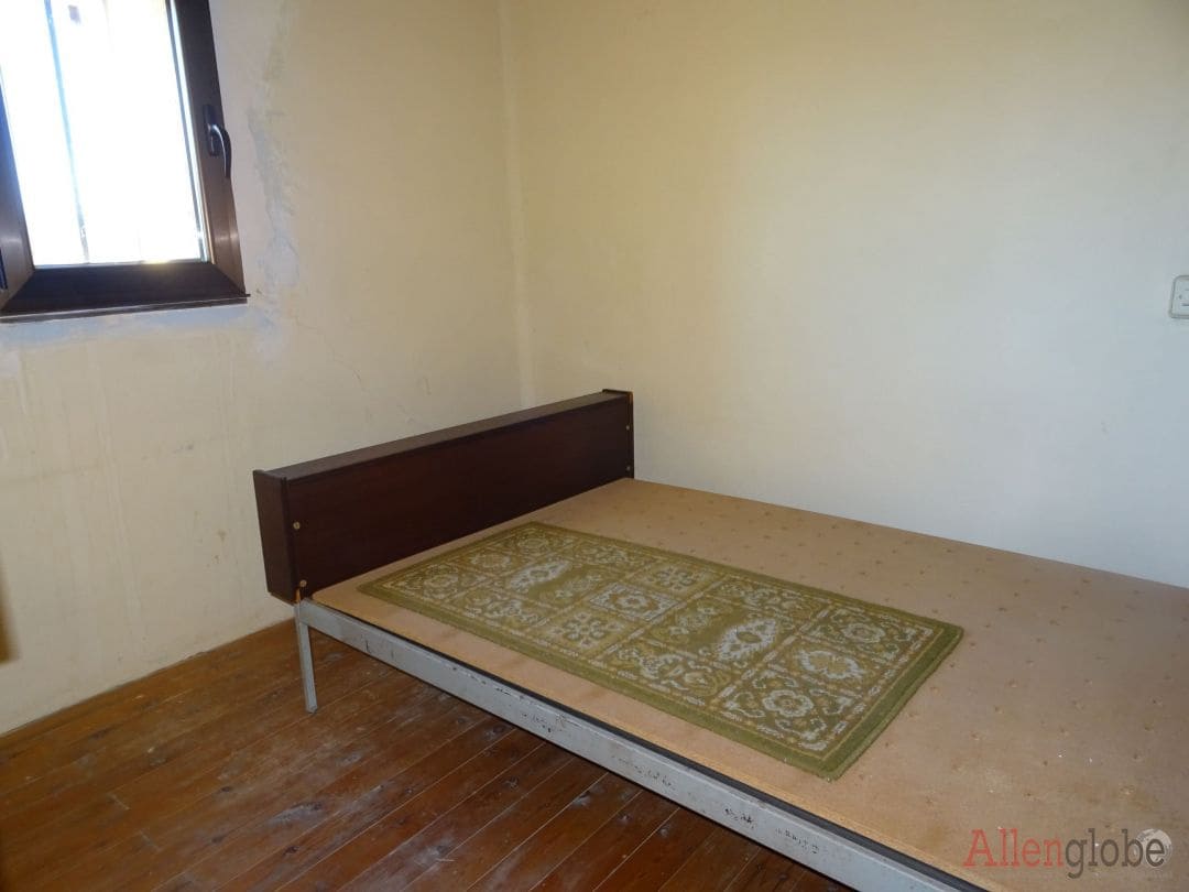 3 soveværelse Byhus til salg i Oviedo - € 70.000 (Ref: 8331946)