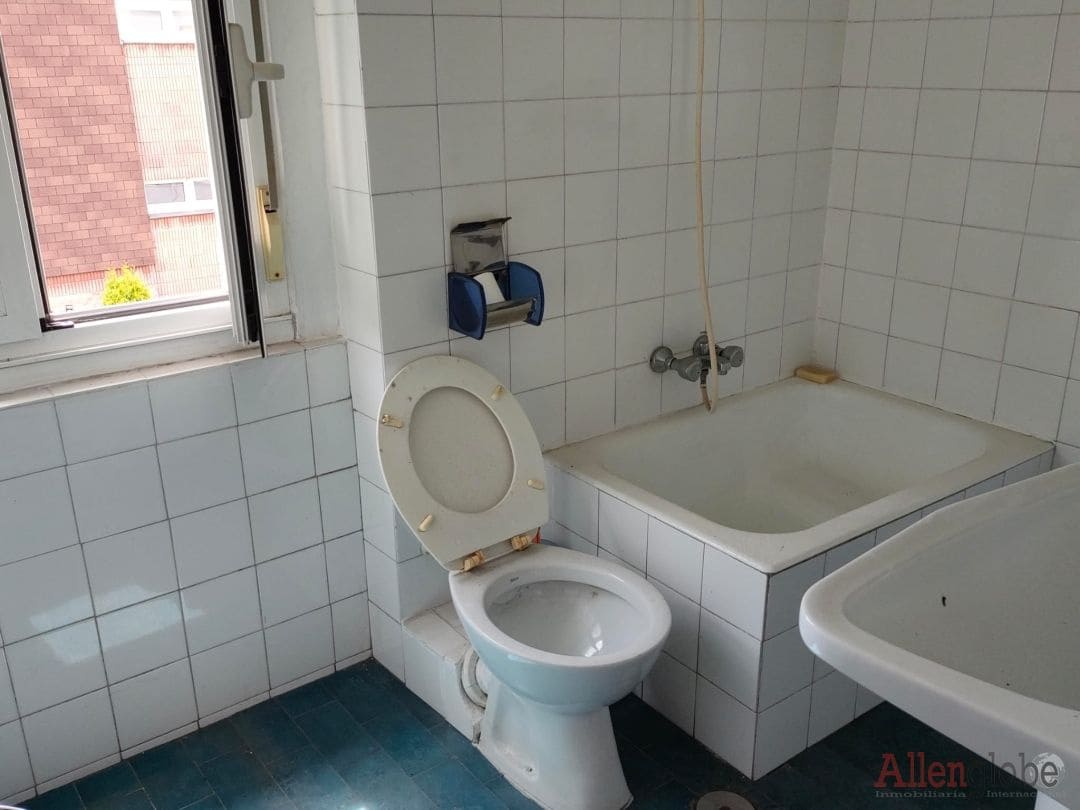 6 slaapkamer Flat te koop in Oviedo - € 160.000 (Ref: 8332903)