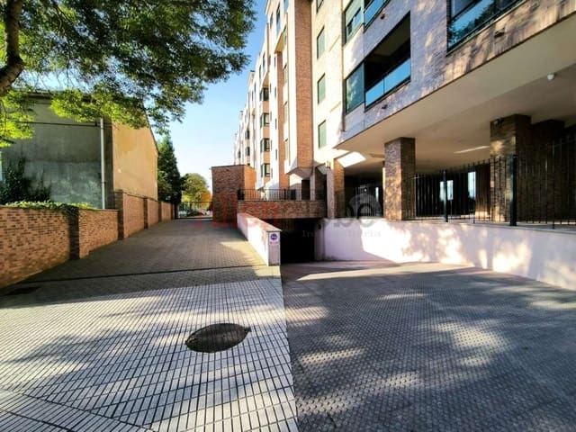 Garage for sale in Centro Urbano, Oviedo - € 18,000 (Ref: 8653785)