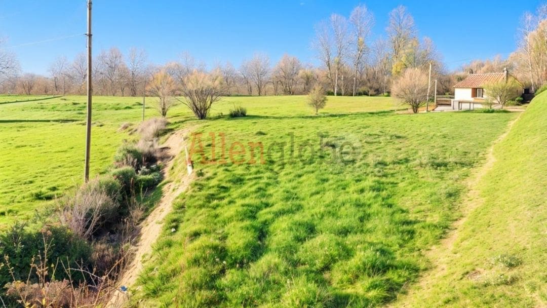 Grunde uden byggetilladelser til salg i Oviedo - € 59.900 (Ref: 8735087)