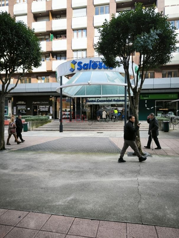 Commercieel te koop in Oviedo - € 950.000 (Ref: 8811949)