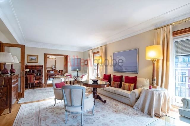 6 slaapkamer Flat te koop in Centro Urbano, Oviedo - € 990.000 (Ref: 8816691)