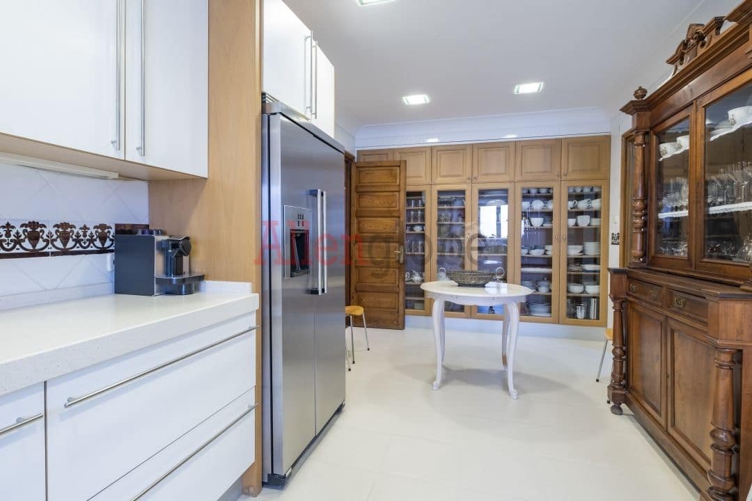 6 soveværelse Lejlighed til salg i Oviedo - € 990.000 (Ref: 8816691)