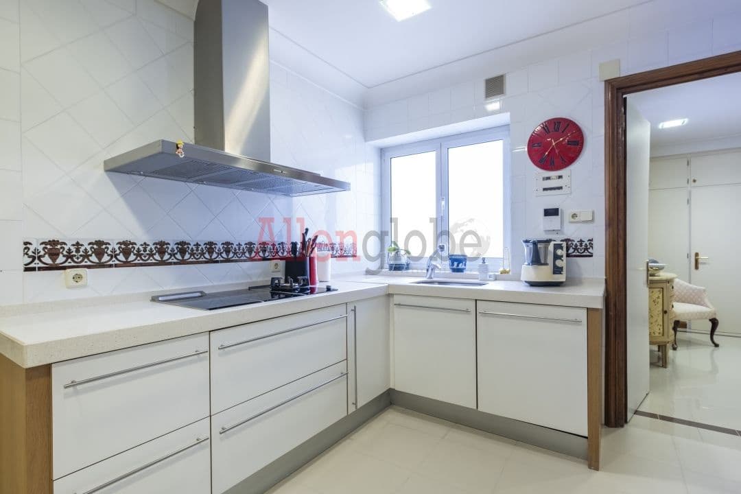 6 soveværelse Lejlighed til salg i Oviedo - € 990.000 (Ref: 8816691)