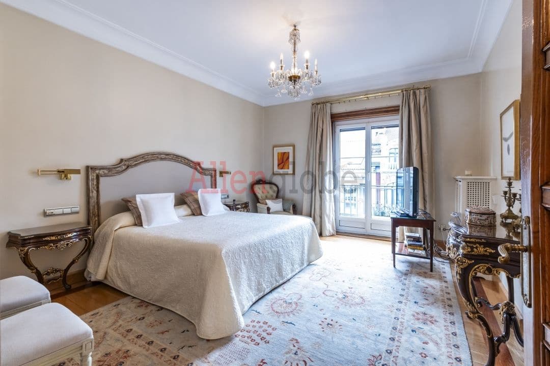 6 soveværelse Lejlighed til salg i Oviedo - € 990.000 (Ref: 8816691)