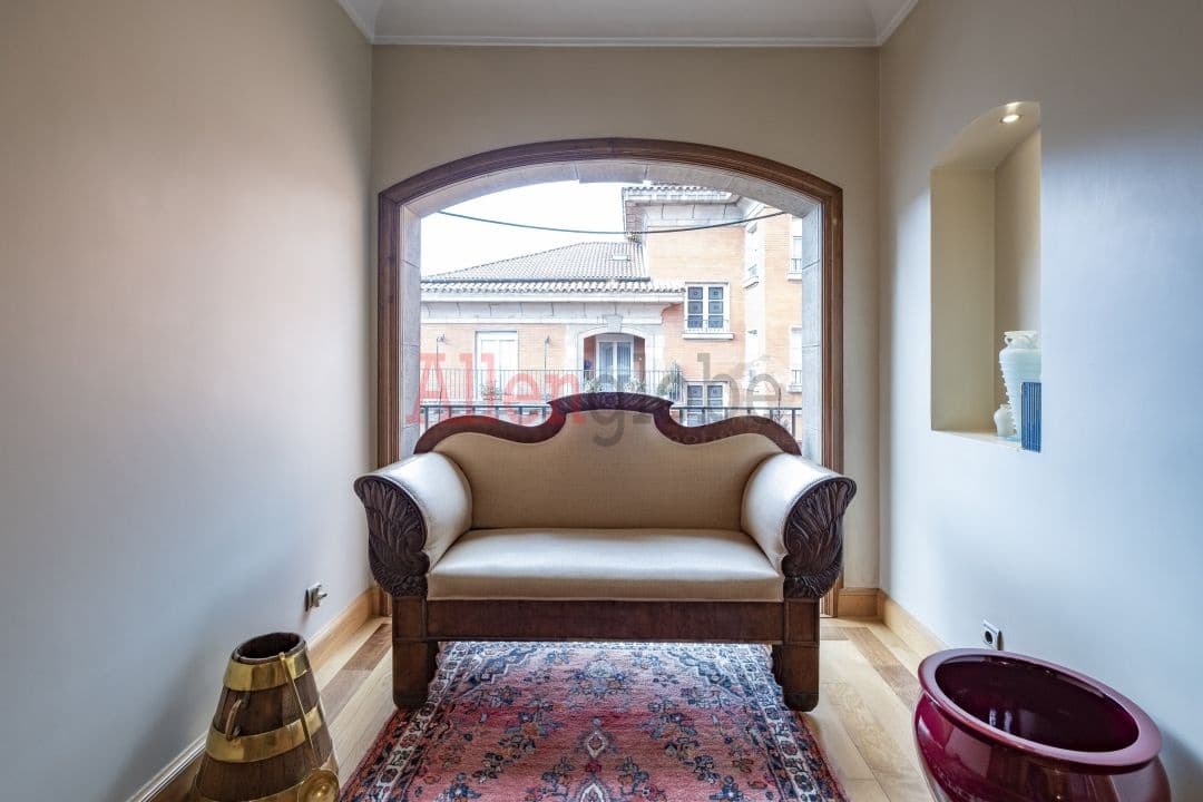 6 soveværelse Lejlighed til salg i Oviedo - € 990.000 (Ref: 8816691)