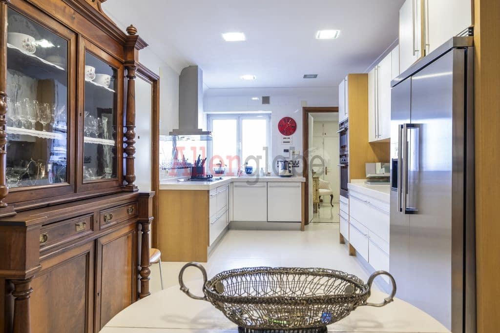 6 soveværelse Lejlighed til salg i Oviedo - € 990.000 (Ref: 8816691)