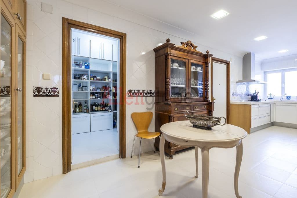 6 soveværelse Lejlighed til salg i Oviedo - € 990.000 (Ref: 8816691)