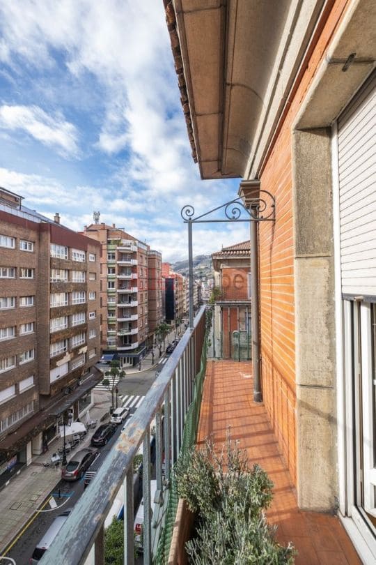 6 soveværelse Lejlighed til salg i Oviedo - € 990.000 (Ref: 8816691)
