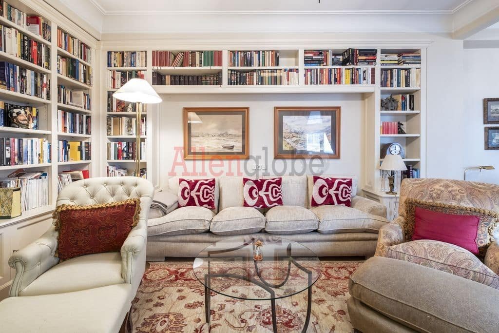 6 soveværelse Lejlighed til salg i Oviedo - € 990.000 (Ref: 8816691)