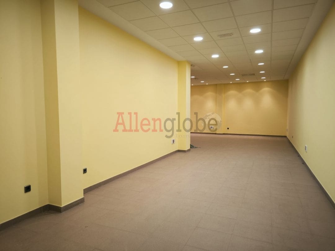 Erhverv til salg i Oviedo - € 70.000 (Ref: 8848627)