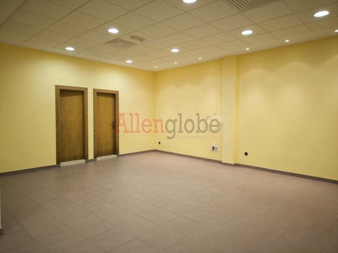 Erhverv til salg i Oviedo - € 70.000 (Ref: 8848627)