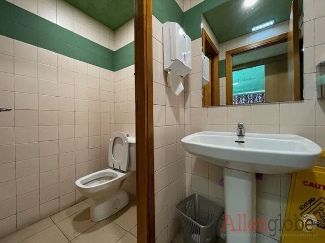 Kaupallinen myytävänä paikassa Oviedo - 130 000 € (Ref: 8853144)