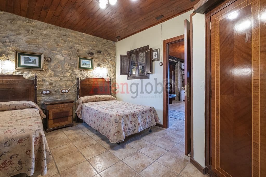 4 soveværelse Byhus til salg i Siero - € 446.000 (Ref: 8865377)