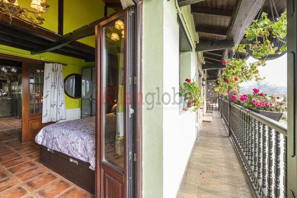 4 soveværelse Byhus til salg i Siero - € 446.000 (Ref: 8865377)