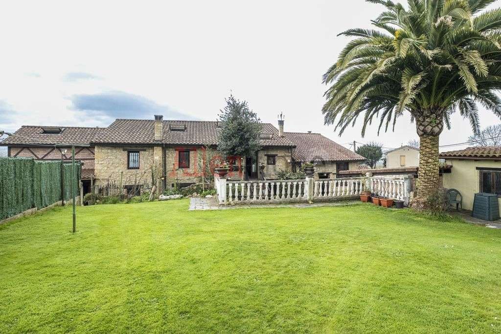 4 soveværelse Byhus til salg i Siero - € 446.000 (Ref: 8865377)