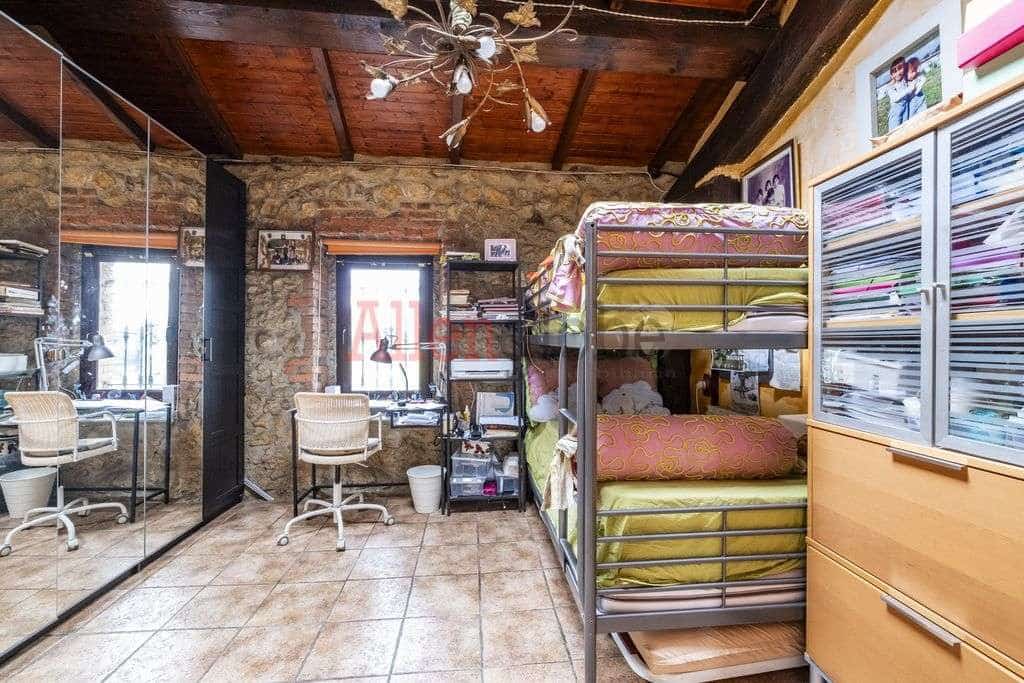 4 soveværelse Byhus til salg i Siero - € 446.000 (Ref: 8865377)