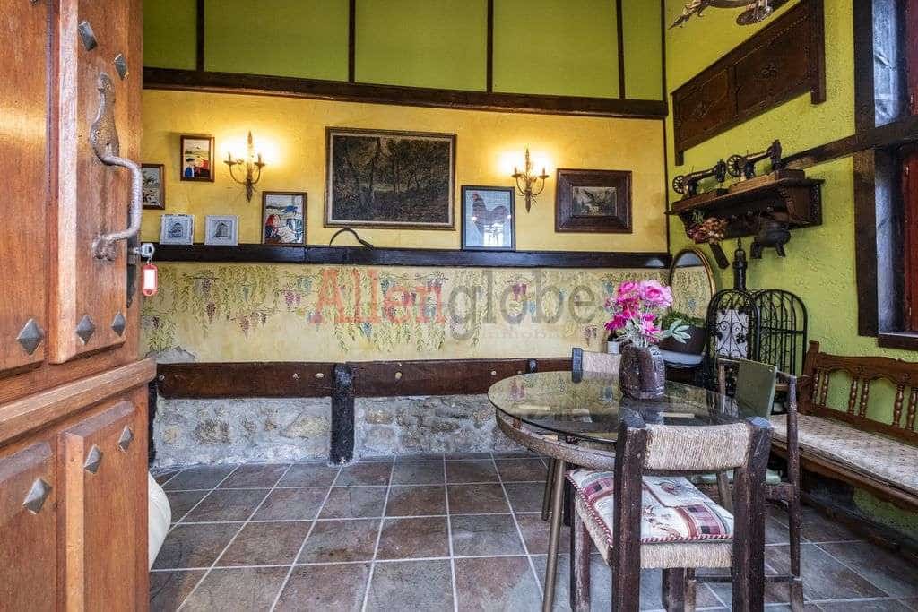 4 soveværelse Byhus til salg i Siero - € 446.000 (Ref: 8865377)