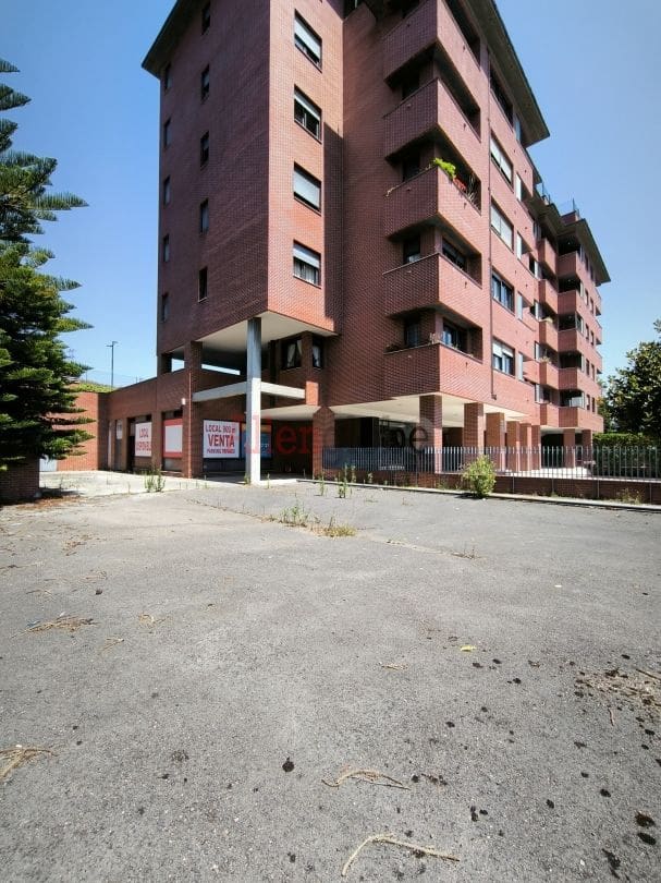 Erhverv til salg i Oviedo - € 400.000 (Ref: 9127691)