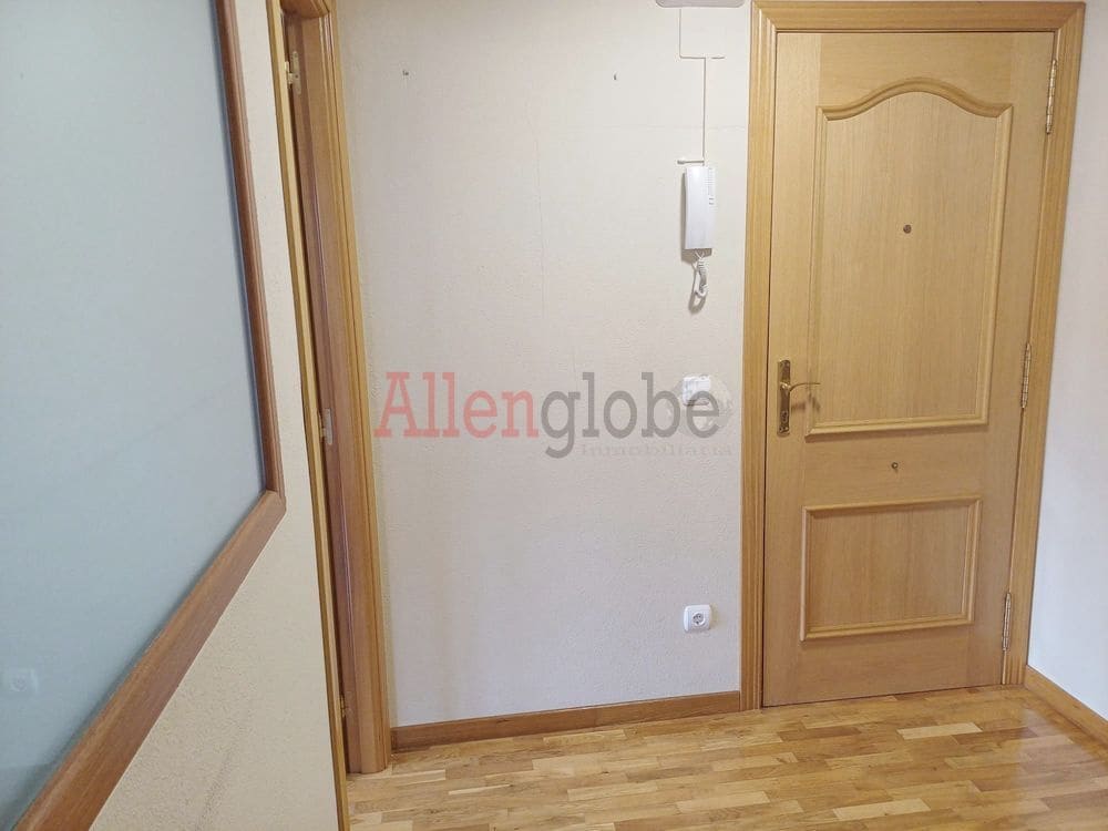 2 bedroom Flat for sale in Oviedo - € 105,000 (Ref: 9136110)