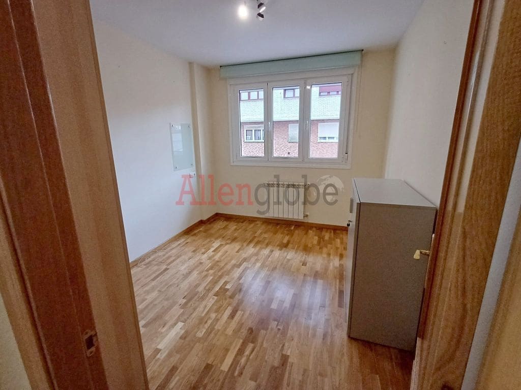 2 bedroom Flat for sale in Oviedo - € 105,000 (Ref: 9136110)