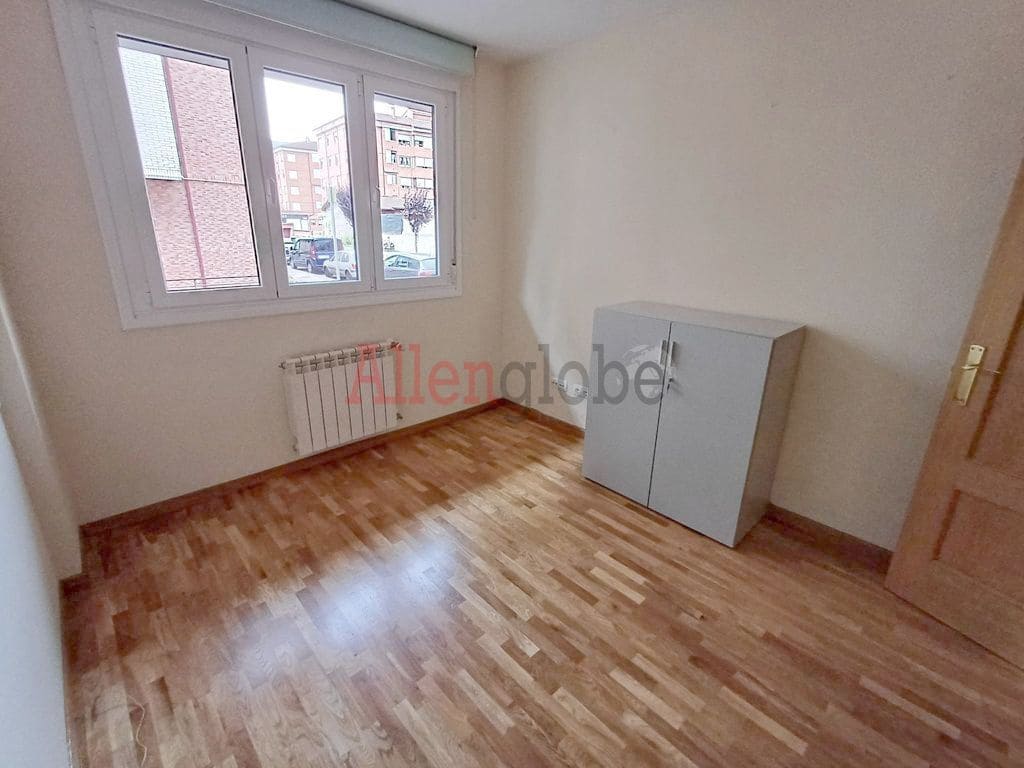 2 bedroom Flat for sale in Oviedo - € 105,000 (Ref: 9136110)