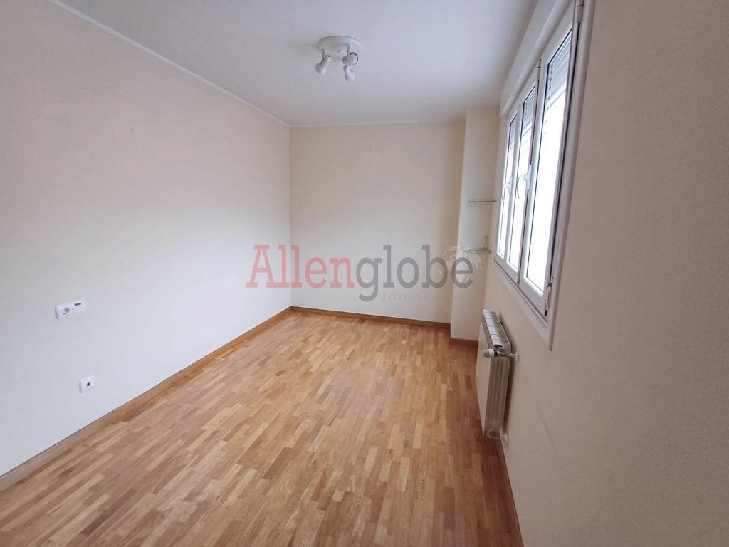 2 bedroom Flat for sale in Oviedo - € 105,000 (Ref: 9136110)