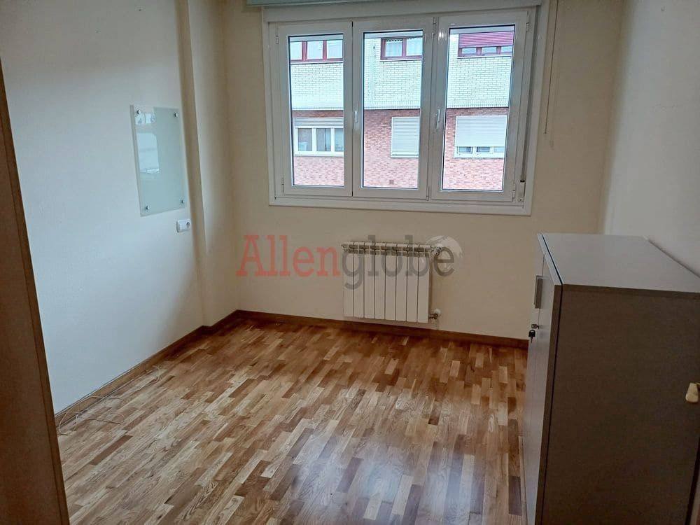 2 bedroom Flat for sale in Oviedo - € 105,000 (Ref: 9136110)